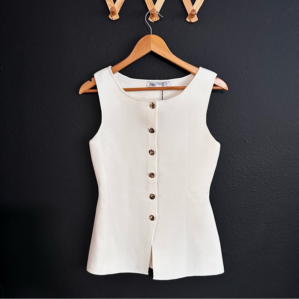 Zara Ivory Sleeveless Button-Front Blouse